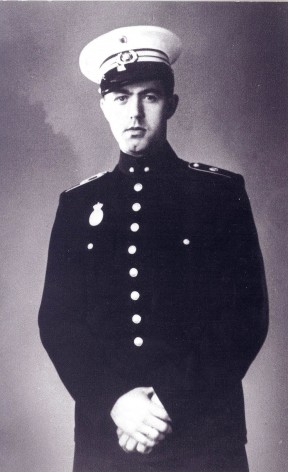 Landbetjent i Malling Frederik Martin Grønnebæk 1945. Grønnebæk blev arBekendtgørelse fra politimester Hoeck til borgerne resteret og sendt i koncentrationslejr