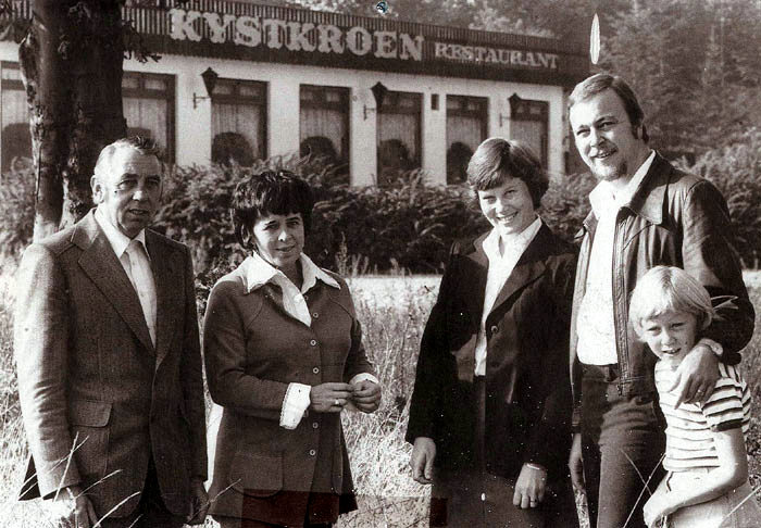 Kystkroen overdrages i  1976 fra Gunhild og Carl Christensen til Åse og Svend Schou. Datteren Tina ejer i dag Malling Kro sammen med Rico Jørgensen. Kystkroen er revet ned, og der er bygget sommerhuse på stedet.